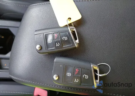 2018 Volkswagen Tiguan 2.0T Se/2.0T Sel z USA, uszkodzony, nr VIN 3VV2B7AX5JM208253